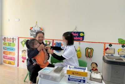 [MN B TÂN THANH] TRƯỜNG MẦM NON B TÂN THANH PHỐI HỢP VỚI TRẠM Y TẾ TỔ CHỨC TIÊM PHÒNG CHO TRẺ